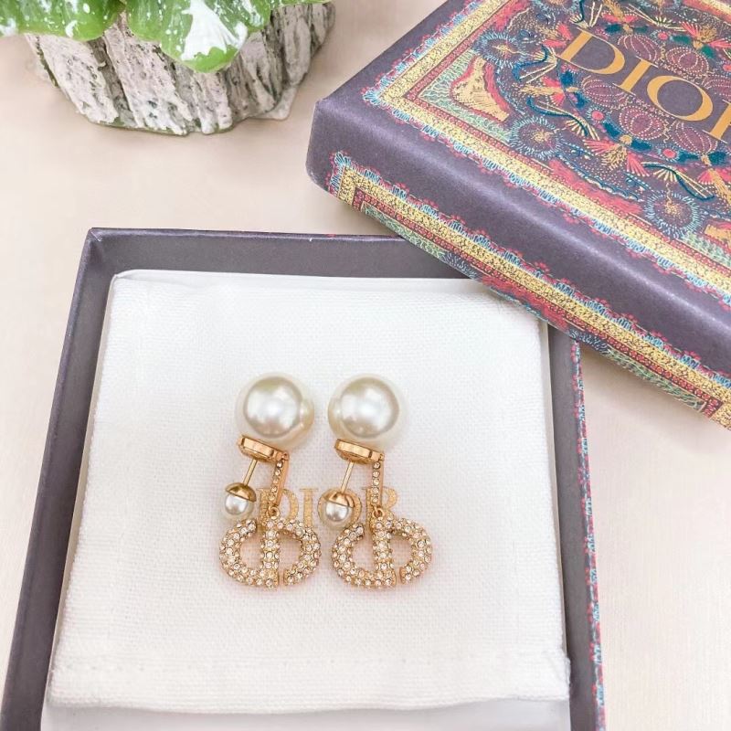 chr1st1an D10r earrings